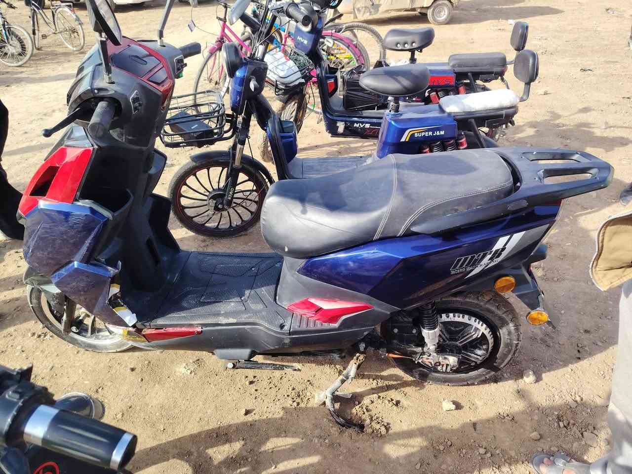 السلام عليكم شباب ماطور للبيع سكنس حج ١٢ بطاريات نظيفات
العنوان بغداد ابو غريب قرب مستشفى ابو غريب
الاستفسار *********** السعر ٤٥٠ بيها مجال
