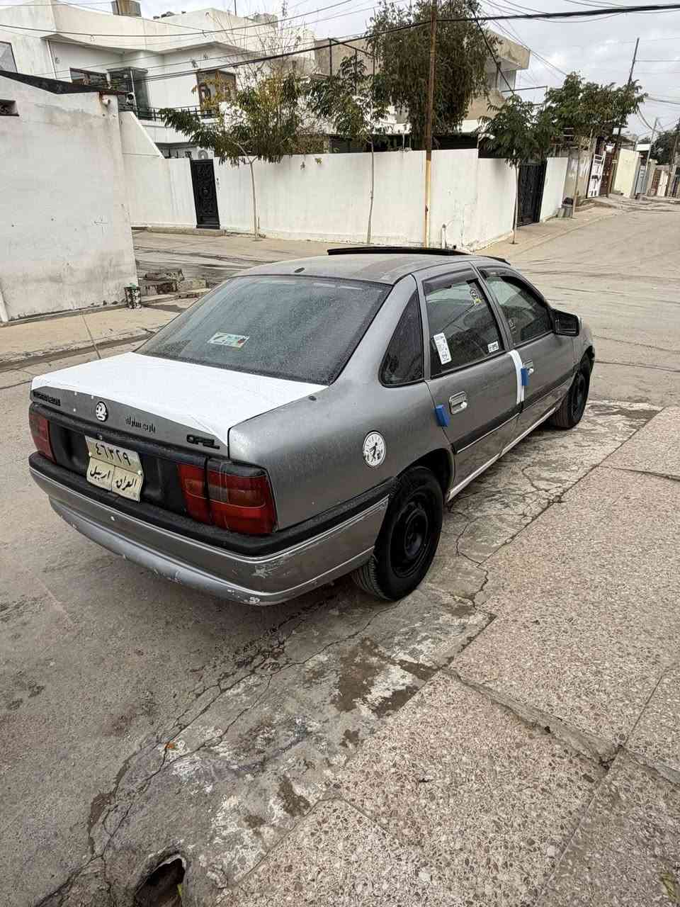 ابل فكرا موديل ٩٣ 
محرك ٢٠ كير اؤتو 
سياره بسمي 
سعر ٣٨ بييه مجال 
***********
***********
