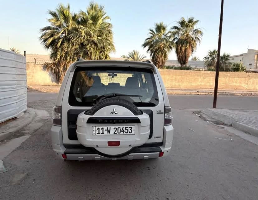 السلام عليكم
باجيرو حبتور ٢٠١٤ 
السياره جاهزه من كل النواحي
مكينه كير تبريد تخم تاير صدر 
كل جاهز رقم بغداد 
بيه صبغ بنيد اثر شخوط بدون داخل 
السعر 155 وبيه مجال 
***********متوفر وتساب
