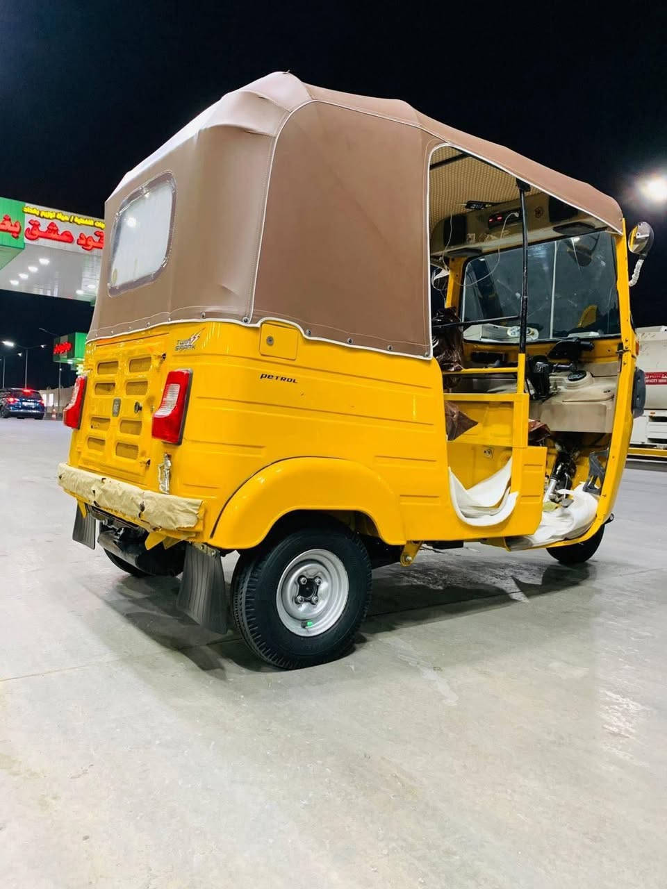 السلام عليكم تكتك موديل ٢٠ رقم وسنويه لوحه إنكليزي مكلف بلنشر مكلف بلنشر هاذ رقم راعيها ***********
