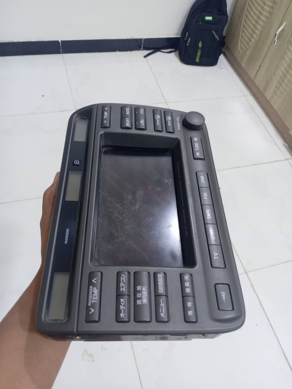 سلام عليكم
شاشه ملكه للبيع 
شغاله 
رقم صاحبه ***********
بي واتساب
