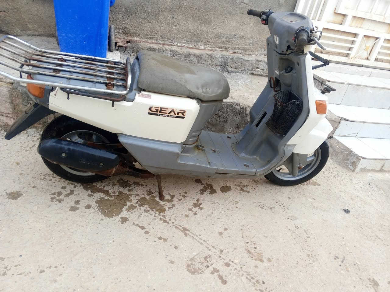 السلام عليكم دراجه للبيع مكينه مامفتوحه كهربائيات شغاله السعر 300 وبيه مجال المكان  حي المعلمين الجديد ***********
