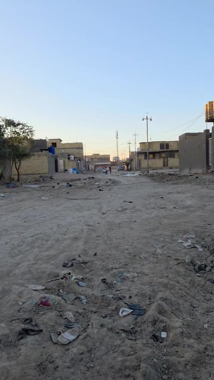 السلام عليكم بيت ركن طابو مساحه ١٢٥ م
التفاصيل غرفه ١ + صاله + مطبخ + ديوانيه + صحيات داخليه وخارجيه 
المكان حي العسكري ساحه الكرامه 
للستفسار *********** واتساب ***********
