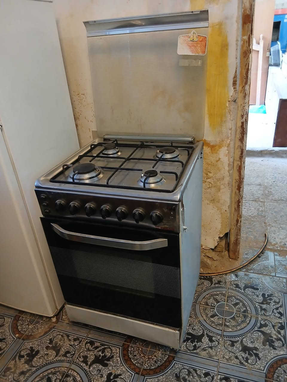 غراض مستعمله نظيفه جدا للبيع كلمن وسعره المراسله خاص او الاتصال ***********مكاني بغداد
