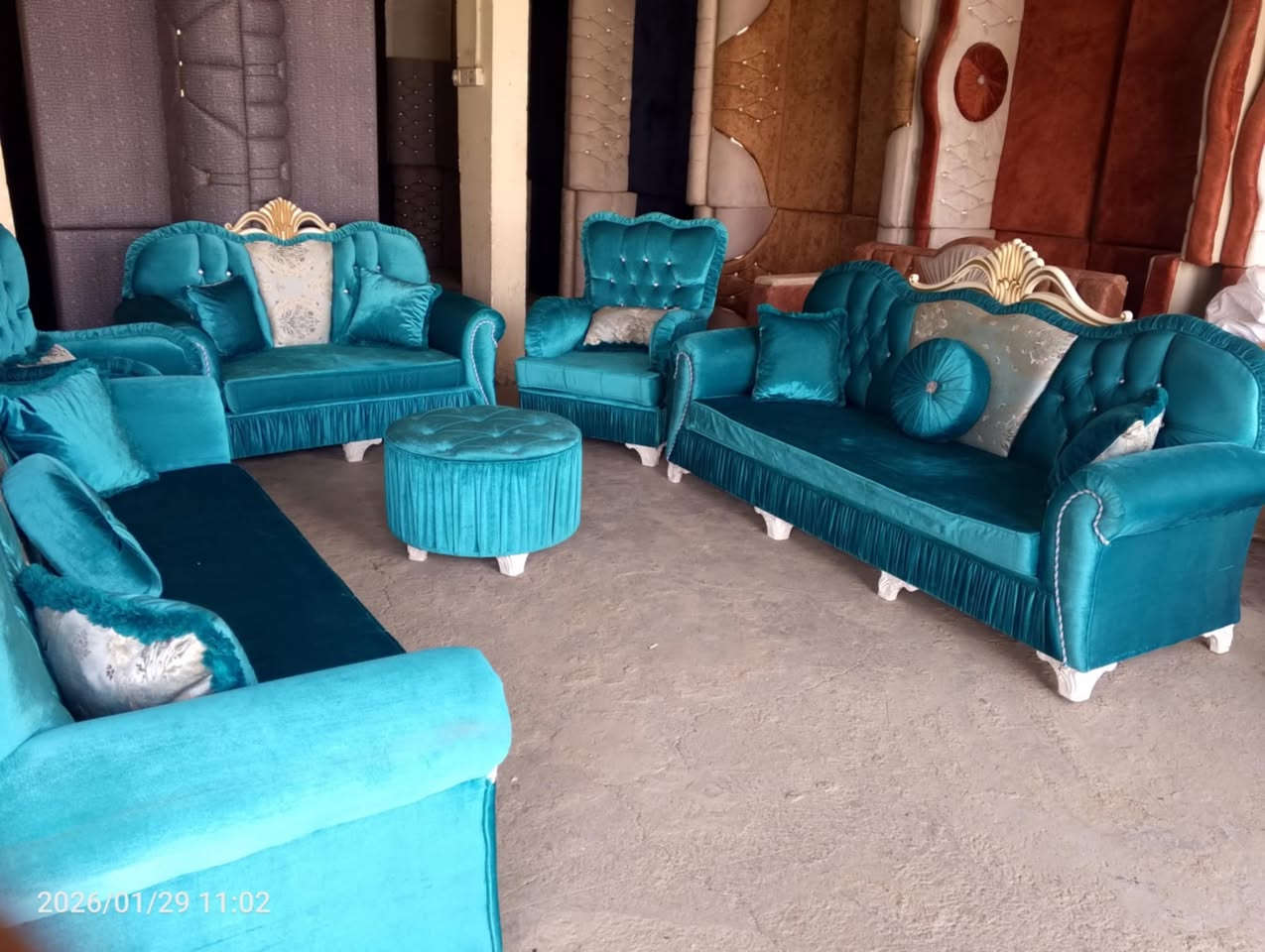 متوفر للبيع تخم باله تركي مستخدم  10 مقعد نضافة100/100 ثكيل كلش+كوشات +طبلة وسطية متوفر لدى معرض_الجوهرة
***********...***********
