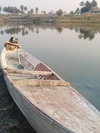 بلم للبيع بحالة جيدة، مصنوع من الخشب ومجهز بمكينة خارجية نوع Skipper. ...