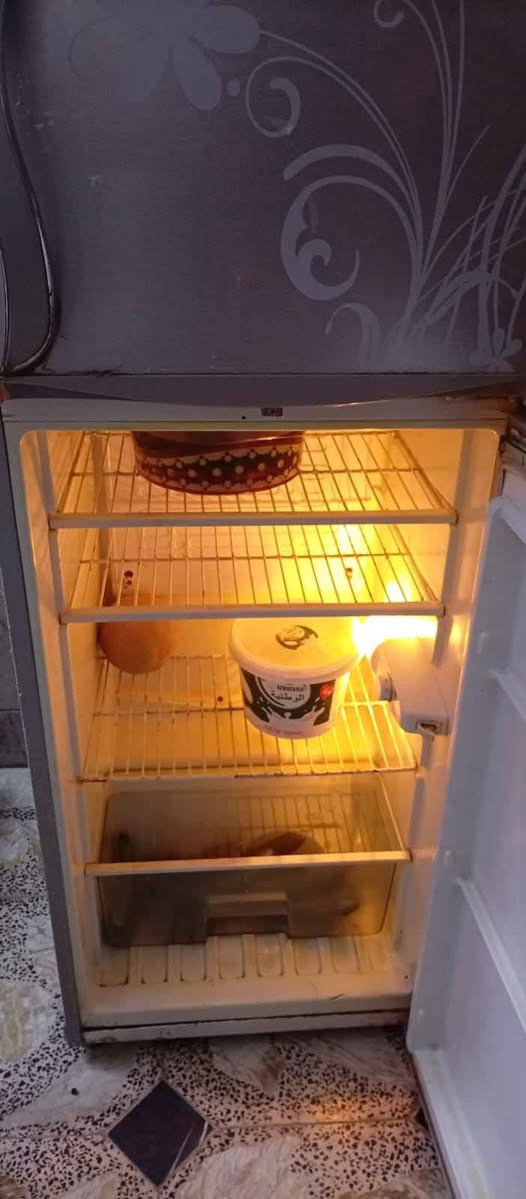 ثلاجة مستعملة حجم وسط مو كبيرة 
اوفن شغال 
عنواني بغداد حي أور بغداد, العراق


**إذا كنت صاحب هذا الإعلان وتريد حذفه لأي سبب، رجاءا أرسل رسالة إلى الدعم الفني**