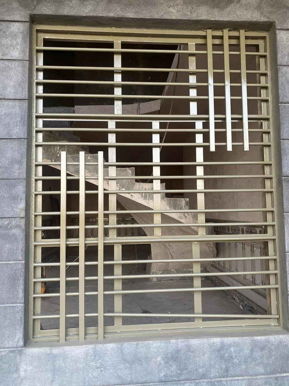 صباغ ابواب وشبابيك بأسعار مناسبه ***********
