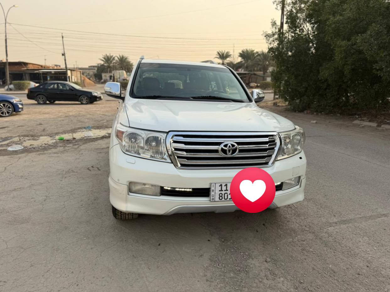 السلام عليكم 
لاندكروز موديل 11 ستينيه 
1-بيها البنيد مرشوش بدون معجون فقط رش والدعاميات مرشوشات 
2- ماشيه 200 الف 
3-السياره فول مواصفات 
4-كير مكينه وحداديه خير من الله 
السعر اتصل وتدلل ***********
