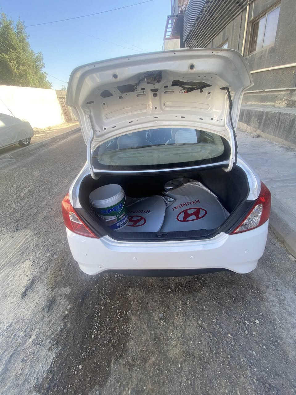 للبيع نيسان سني هندي 21 بأسم شركه سنويه توها انتهت  مكفوله بيها طخه خفيفه مامصلحه الباقي كفاله مكينه گير تبريد حداده كلها جاهزه تخم تاير مكاني البصره السعر 98 بيها مجال بسيط  اي استفسار موجود واتساب 👇🏿***********👉🏿
