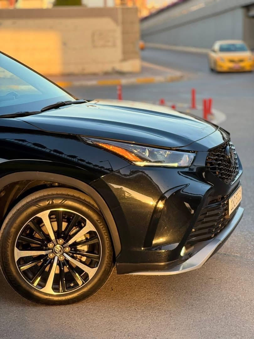 للبيع: تويوتا هايلاندر 2022 - فئة Platinium 
تفاصيل السيارة:
 النوع: تويوتا هايلاندر
 الموديل: 2022
 الفئة: Platinium (مواصفات أمريكية)
 اللون: أسود
 الممشى: 40,000 كم
 المحرك: 6 سلندر
 المقاعد: 7 مقاعد (جلد)
 اللوحة: بغداد، خصوصي
 الصبغ: قطعة واحدة فقط
أهم المواصفات:
فتحة سقف، نظام AWD للدفع الرباعي، بصمة، شاشة ذكية، أبل كاربلاي وأندرويد أوتو، نظام مراقبة النقطة العمياء، رادار ومثبت سرعة، صندوق كهربائي، مصابيح أمامية LED، كاميرا خلفية ومستشعر وقوف، شاحن لاسلكي، وتبريد خلفي، بالإضافة إلى العديد من أنظمة السلامة والراحة.
للاستفسار ومعاينة السيارة، يرجى التواصل على الرقم:
📞 ***********
