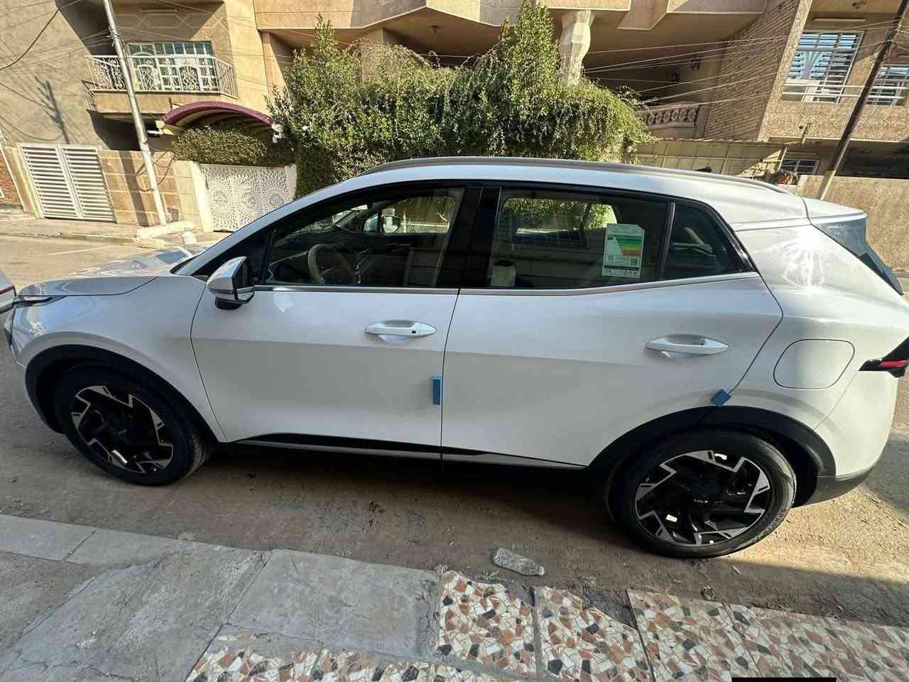 سلام عليكم 
سبورتج موديل 2023 خليجي السيارة مواصفات عادية (بصمة تشغيل عن بعد اريل افگيشين داخل عسلي مري شفط ) مكفولة من الصيغ كفالة عامة بيهة بارد خفيف السيارة ماشية 50 كم  السيارة بأسمي رقم بغداد مكان السيارة بغداد السعر 215$ وبيهة مجال بسيط للاستفسار *********** 
للبيع او مراوس باكسنت حسب القناعة !
