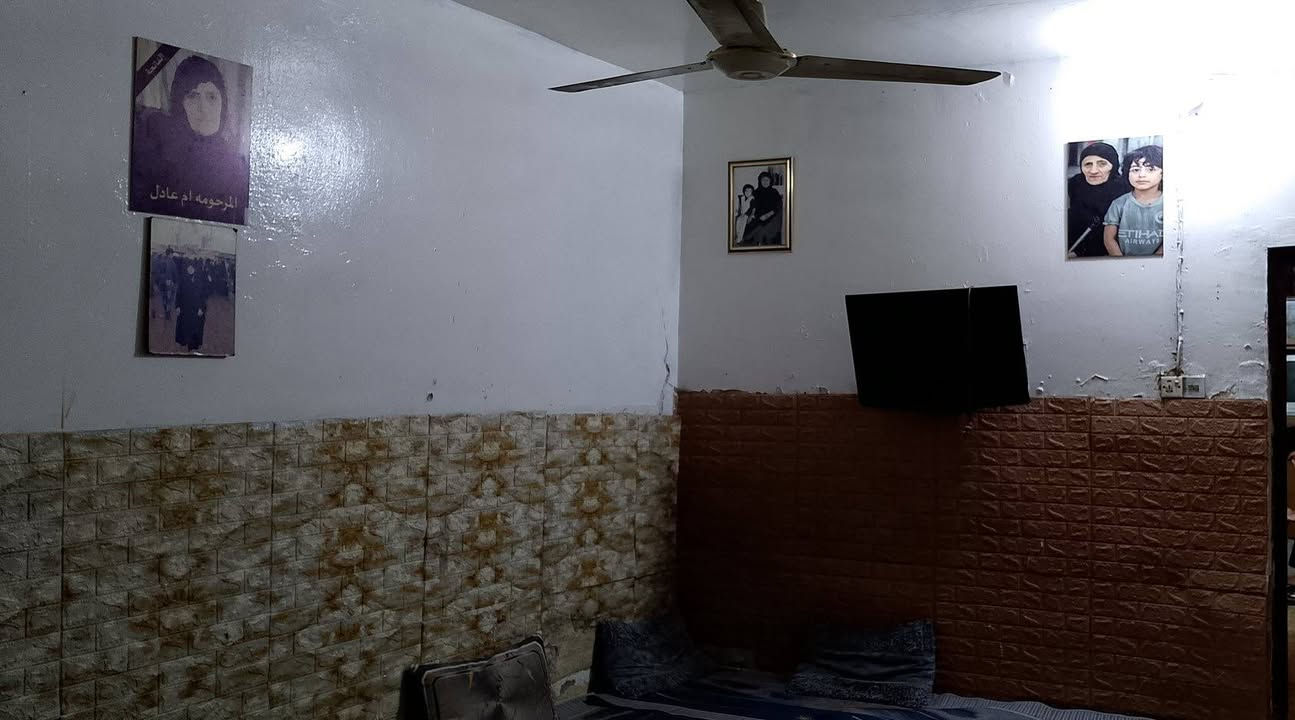 بيت قديم  للبيع في مدينة الصدر
144 متر. واجهة 8*18  قطاع 50 على شارع 60 بي 5 غرف  واستقبال وهول ومطبخ وحمام خارجي وداخلي  السعر  225 قفل. للتواصل ***********
