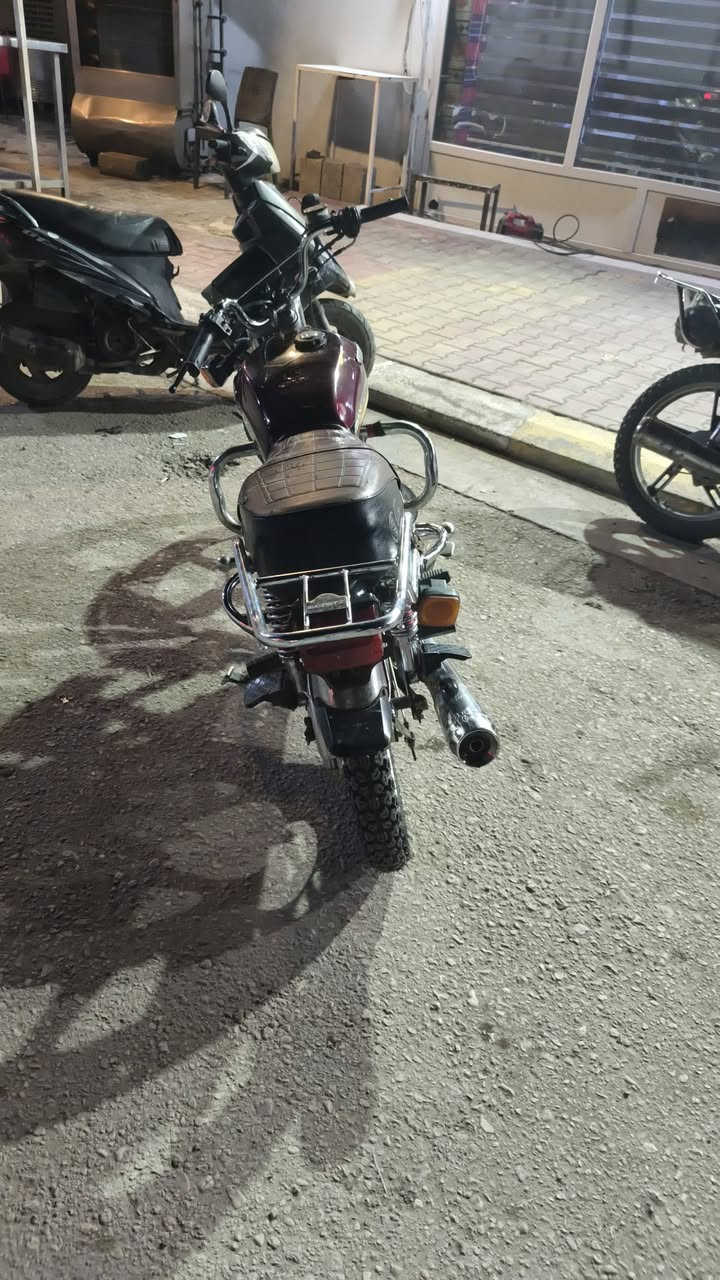 ماطور سيفان مراوس لبيع. يرهم موصل 600 شعندك مراوس نزل الماطور ماشالله علي محرك شركه ما مفتوح بس يرلدله شوي كهربايات يعني اشار ما يشتغلن والبك اليت هم ولباقي شغال ***********
