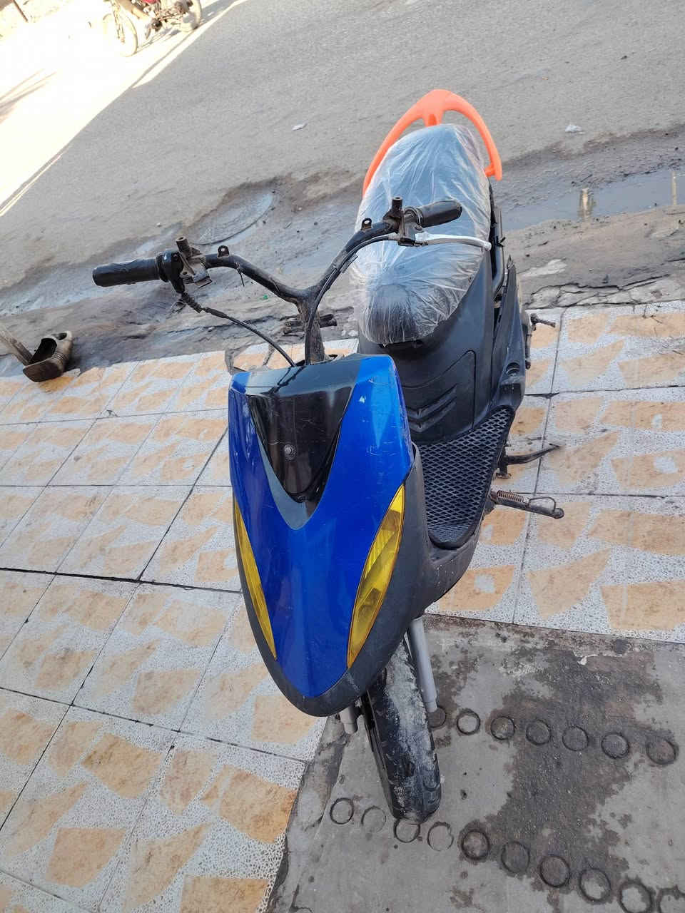 ماكس لبيع وراق ابسمي مكينه مامفتوحه دراجه شلعه ومشى مكينه حلوه رايده اب450وابيه مجال *********** مراسله واتساب
