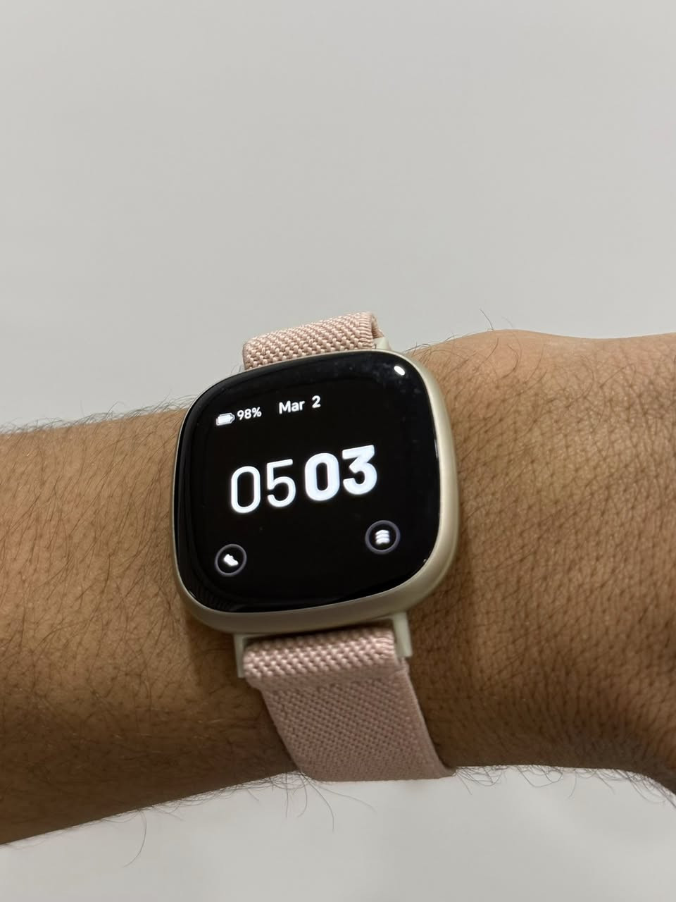 وصلنا حديثاً ساعات وباندات ماركة Fitbit الأصلية
إذا تحب تتابع صحتك ولياقتك بطريقة ذكية وعصرية، ساعات Fitbit توفر لك:

❤️قياس نبضات القلب

💤تتبع النوم

🚶🏻حساب الخطوات والسعرات الحرارية

🏋️متابعة التمارين الرياضية

🔋بطارية تدوم لعدة أيام 

تصميم أنيق يناسب جميع الأذواق

متوفرة بعدة موديلات وألوان

توصيل سريع لجميع المحافظات


**إذا كنت صاحب هذا الإعلان وتريد حذفه لأي سبب، رجاءا أرسل رسالة إلى الدعم الفني**