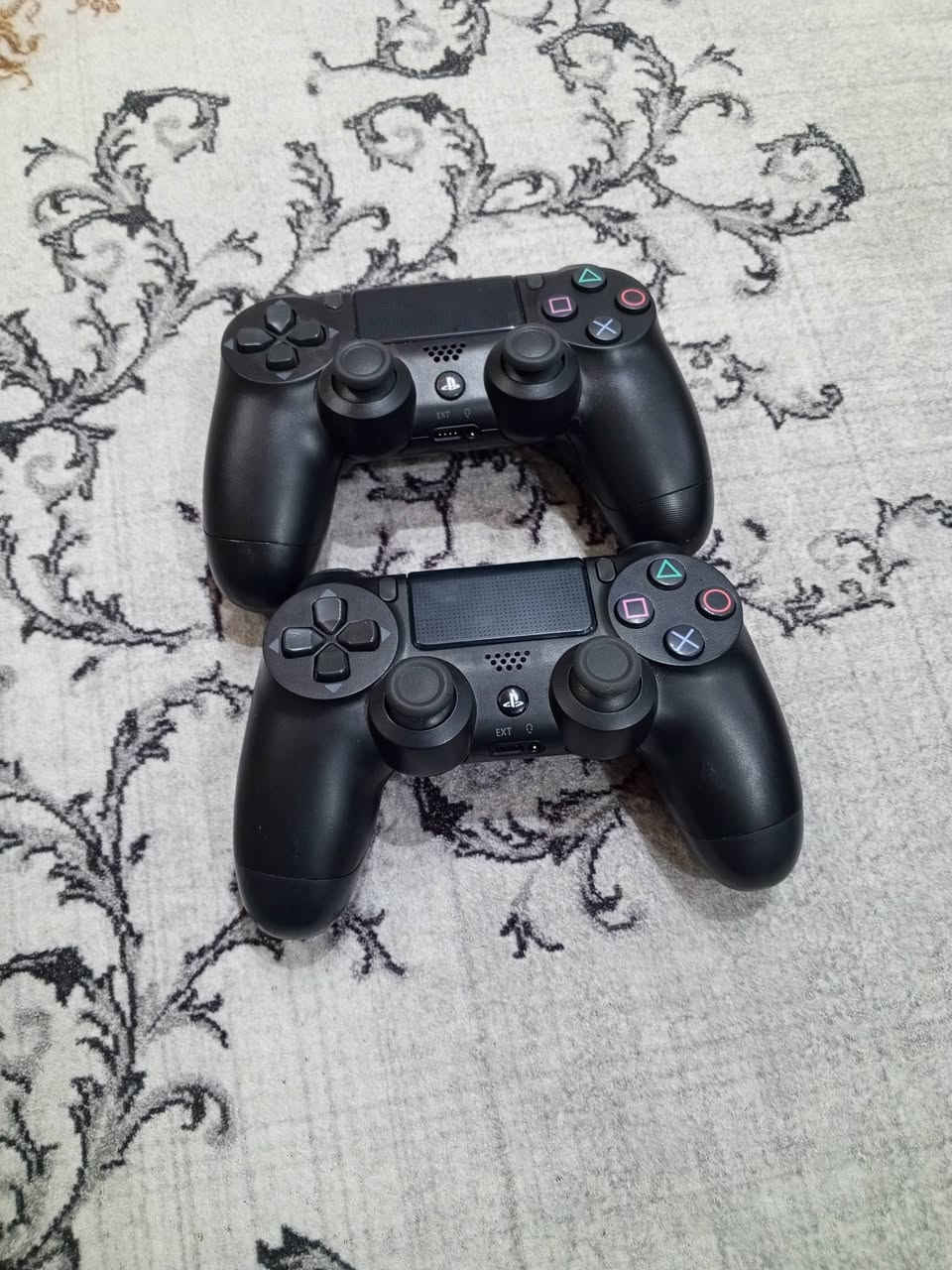 جهاز بلي 4 سلم اونلاين
ذاكره 500G

جهاز لا مفتوح ولا اي خلل بي النضافه 100% كما موضح 

GTA 5 

وياهه كامل ملحقاته الاصليه

واثنين جوستكات الاصليه والتجاريه

***********
السعر 250 وبي مجال

المكان بغداد-حي الجهاد

لا يوجد توصيل
