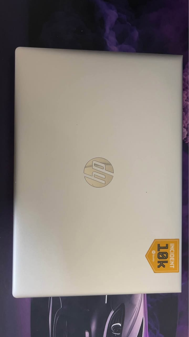 ئەم لاپتۆپە بۆ فرۆشتن 
Hp probook 645 g4
مواسەفات 
Cpu:amd ryzen 5 pro 2500u 
Graphic card : amd radeon vega 8 graphics 1 gb 
Ram:16 gb
Hard:512 gb ssd 

هیچ کێشەی نیە و بۆ خوێندن و کاری ڕۆژانە زۆر باشە . تەنها ئەو دوو شوێن درزەی هەیە ئەویش زیاد نابێت بە هیچ شێوێک.
نرخی ٢٧٠ دۆلار و معامەلە

هذا الكمبيوتر المحمول معروض للبيع:
HP Probook 645 G4
المواصفات
Cpu: AMD Ryzen 5 Pro 2500U
GPU: AMD Radeon Vega 8 1GB
Ram: 16 gb
Harf: 512 gb SSD

حالته ممتازة ومثالي للدراسة والعمل. به شرخان صغيران فقط في موضعين مختلفين.
سعر ٢٨٠ دۆلار مجال السليمانية, العراق


**إذا كنت صاحب هذا الإعلان وتريد حذفه لأي سبب، رجاءا أرسل رسالة إلى الدعم الفني**