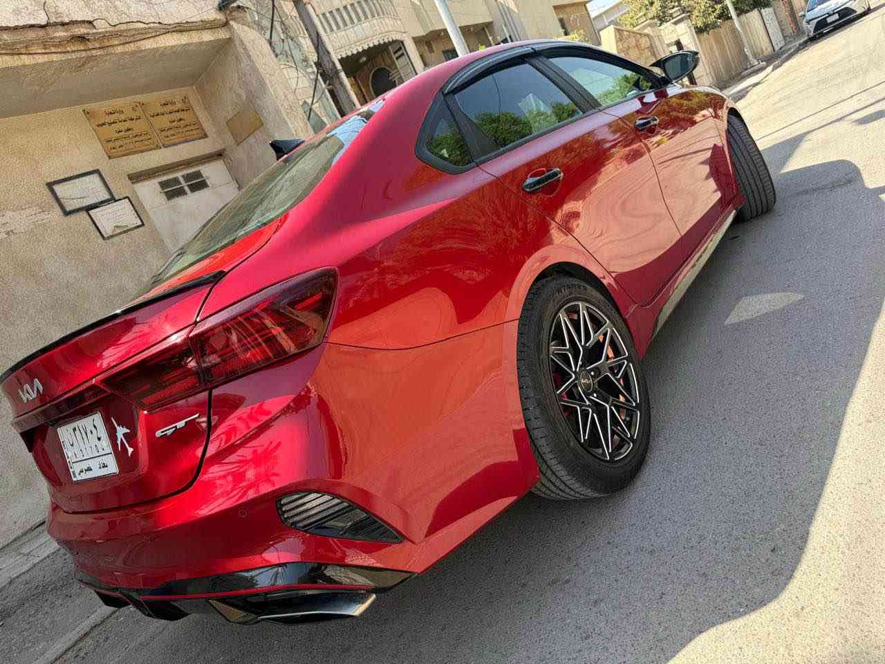 السلام عليكم 
للبيع كيا فورتي 2023 جي تي GT 1600 توربو 
فول مواصفات كما موضح بالصور 
ماشية 56 الف 
فتحه وبصمه ولايت زنون كشنات جلد تدفئة وتبريد كشناتها 
شاشه كبيره 
رادارات امامي وخلفي وجوانب 
حادثها كما موضح بالصور والتقرير 
الباب امبدل والجاملغ امصلح والباب الخلفيه بيها رش

سيارة اي نقص مابيها كلش نضيفه رقم بغداد بسمي 
رايدها166 ورقه وبيها مجال 
*********** بغداد, العراق
