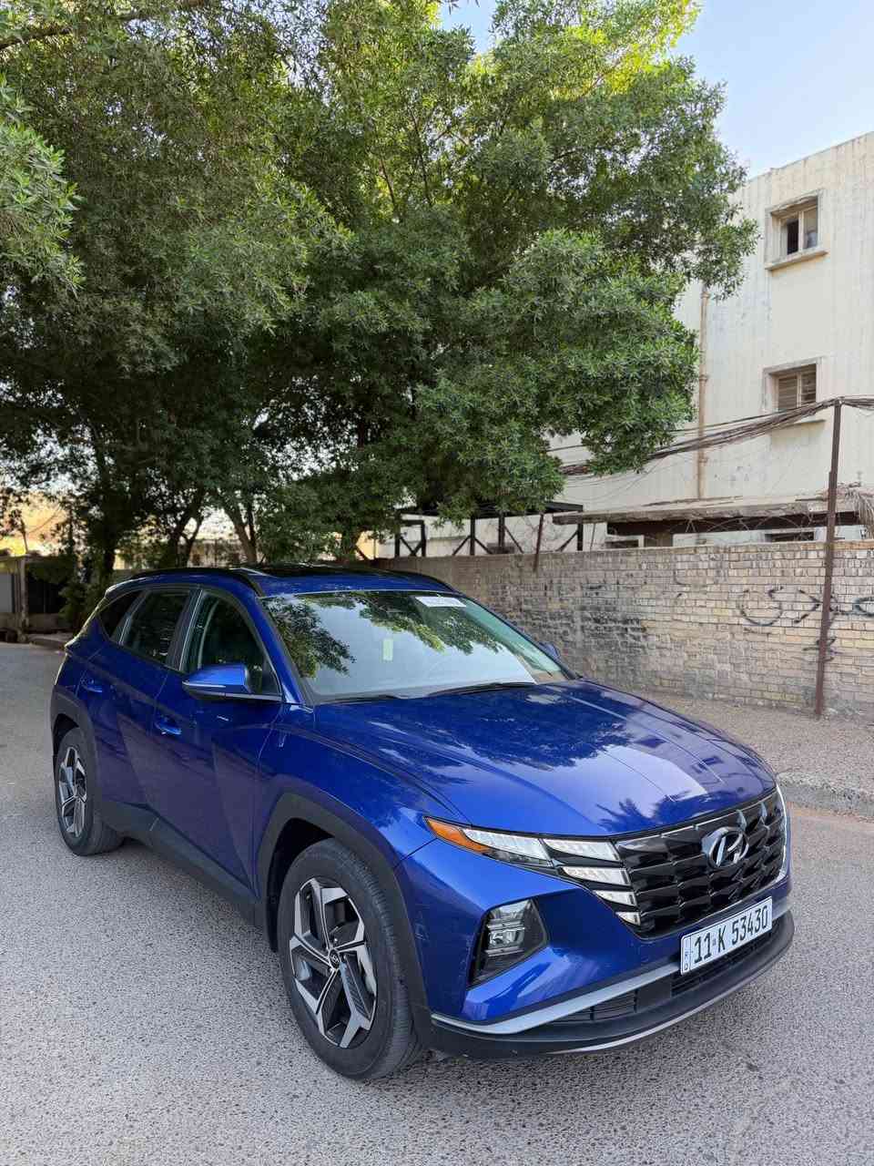 السلام عليكم 

🔵النوع :- هونداي توسان 
🔵الموديل :- 2023 
🔵الفئه :- لمتد فول موصفات 
🔵الحاله :- جديده جدا 
🔵نوع الدخول :- وارد امريكي 
🔵المسافه المقطوعه :-33mi 
🔵الرقم :- بغداد الدولي باسمي 

🔵مواصفات السياره :-limited 
 بصمه تشغيل + بصمه ابواب 
فتحه سقف (سلايت روف ) 
كشنات جلد + كهرباء 
تدفئه كشنات + تدفئه سيرن 
شاشه ديجتال كبيره + كاميرا دواره 
كيلو متر شاشه الكترونيه 
رادار امامي + خلفي + جانبي 
توقف ذاتي 
اوتو هولد Auto Hold 
هاند بريك بصمه 
واير لس شاحن 
تشغيل عن بعد 
وباقي المواصفات الاعتياديه لمعروفه 

🔵الحادث :- ربع بنيد وجاملغ ايسر فقط بدووووون دواخل وصور الحادث موجوده والسونار ايضا موجود 

🔵السعر 185 ورقه وبيها مجال بسيط 

🔵للاستفسار :- مكان السياره بغداد الصليخ *********** بغداد, العراق
