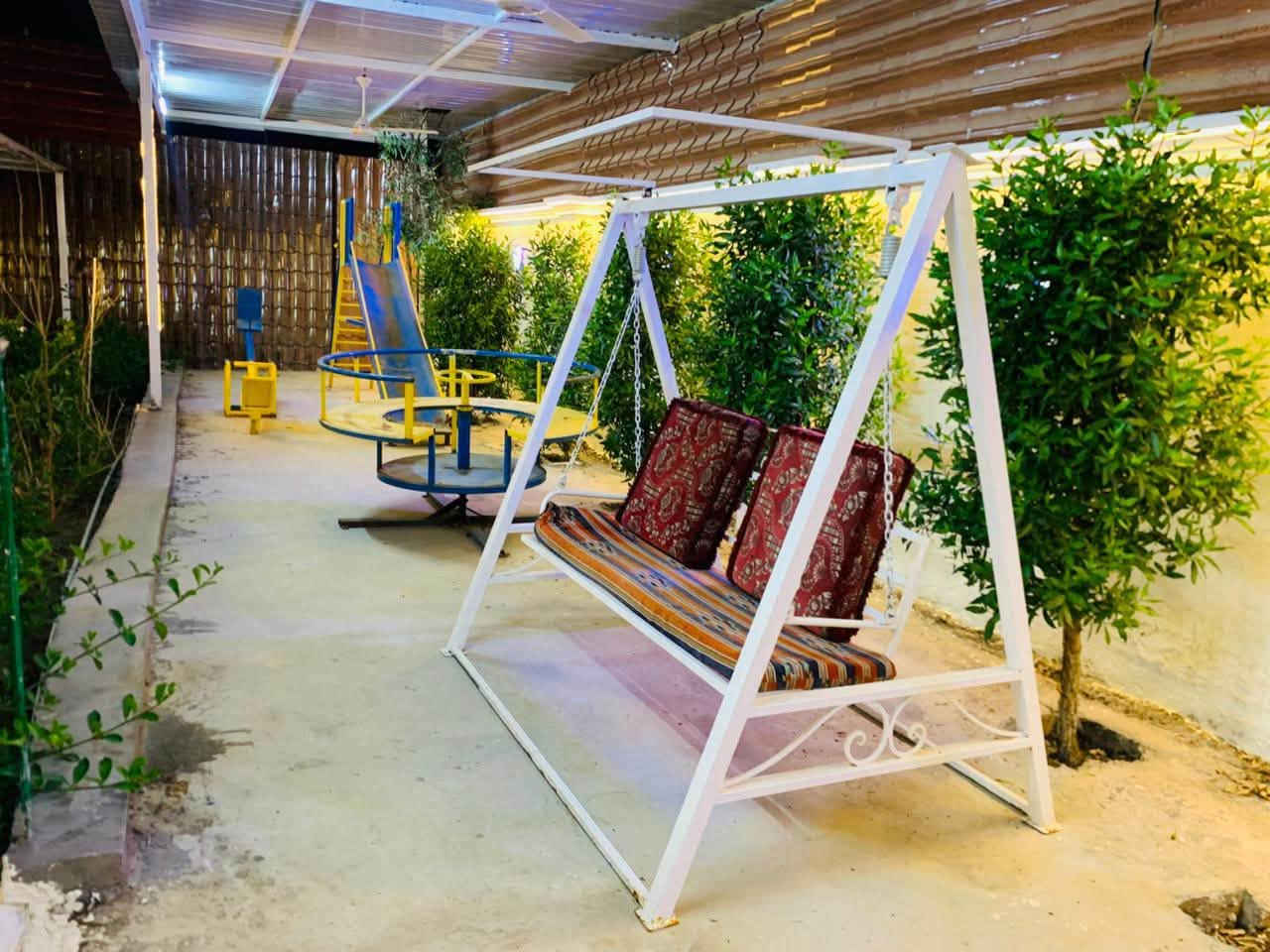 المزرعة موثقة بتطبيق اجرلي
متوفرة الحجوزات
■غرفتين نوم وصالة ومطبخ وصحيات 🛌
■مسبح للكبار 🏊‍♂️
■مسبح للصغار 🏊‍♀️
■العاب للصغار 🎢🎡
■حديقة كبيرة 🪴
■ادواة للشواء ومكان شوي كامل باربيكيو🍖🍗
■جلسات خارجية عدد 3🪑
■كراج داخلي يسع 8 سيارات🚗🚙
■كهرباء ع مدار 24 ساعة ⚡️
■،منضده،فيشة بليارد🏓🎾🏸
■جلسة جلوس🪑🪑
■جلسة مجاور المسبح 🪑
قنوات مشفرة رياضية 
مسبح كبير ١٥ *٨
🕔 وقت استلام شفت صباحي ساعه٩ المغادره ساعه ٦
🕠وقت استلام شف مسائي ساعه ٨ المغادره ساعه ٦
للحجز والاستفسار التصال على الأرقام التأليه 
‏‭***********
■يرجى الالتزام بالشروط :
❌ممنوع ادخال الخمور  
❌غير مسؤولين عن اي حادث عرضي او غرق 
❌ممنوع دخول الديجي الكبير المزرعه يتوفر ديجي 
✅يرجى المحافظة على نظافة المكان والممتلكات
❌في حال التخريب او العبث يتحمل المستأجر الخسائر
❌في حال عدم الالتزام بالشروط اعلى سيلغى الحجز ولا 

***********
