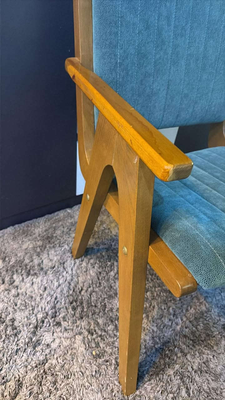 كراسي خشب زان عدد ٦ نفس الشكل واللون
٦ قطع ب٢٠٠ الف


**إذا كنت صاحب هذا الإعلان وتريد حذفه لأي سبب، رجاءا أرسل رسالة إلى الدعم الفني**