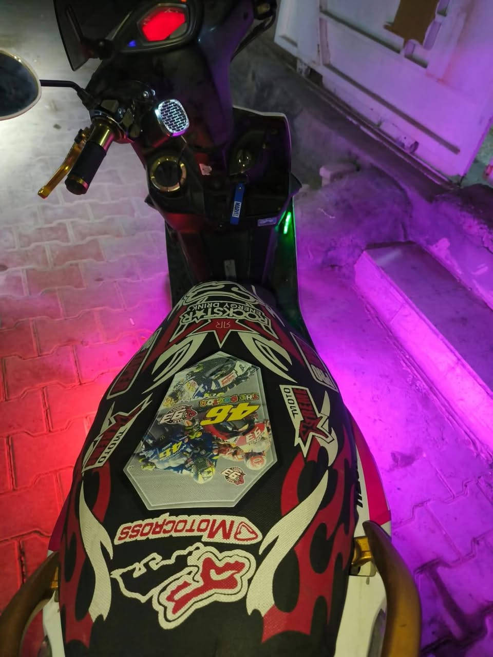 السلام عليكم
ماكس امضلع حديث نوزل دراجة اتخبل يشهد الله مايوم وكفتني بس توازيت وريد ابيعهة اوراقهة موجودة مدفوعة كمرك السعر 550 وبيها مجال قليل عنواني الحرية الدولعي شارع الحسابات الرقم ***********
