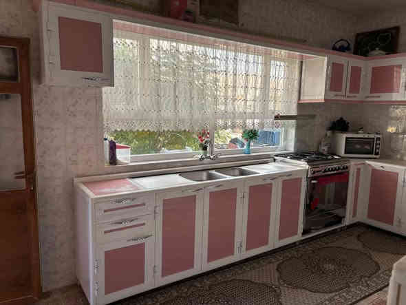 ئەم کەوانتەرە بۆفرۆشتن لە سلێمانیی
زۆر پاکو خاوێنە درێژی 7 مەترە.

بۆ پەیوەندی ***********
