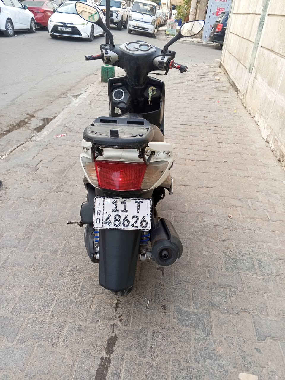 السلام عليكم دراجه سكنس فحل مرقمه باسمي هزه جديده الدراجه كهربائياتها  كلها شغاله ما ناقصها اي شي جيب فيتر وفحصها السعر 18 ورقه العنوان بغداد الدولعي تواصل عله رقم ***********
