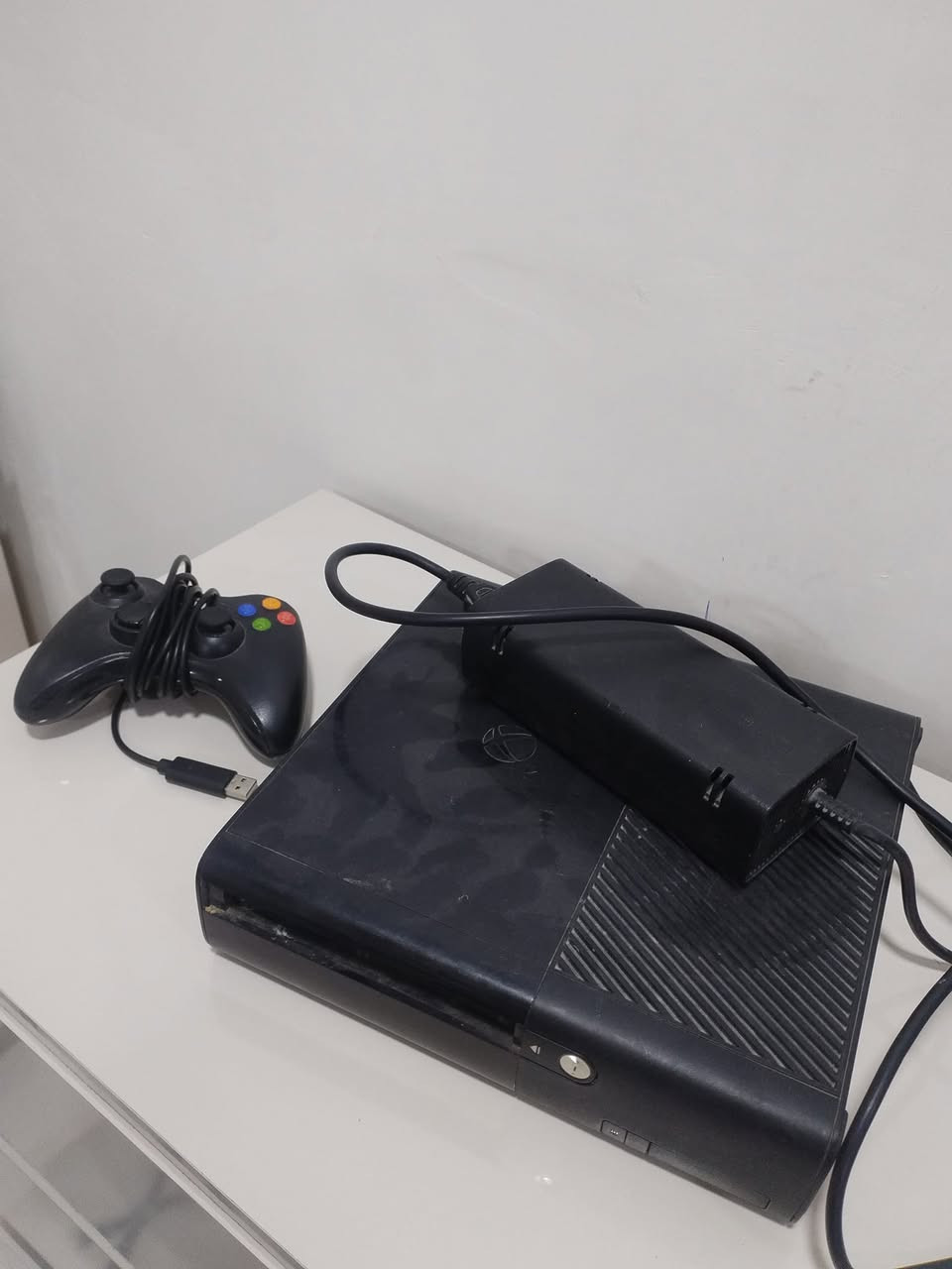 السلام عليكم 

اكس بوكس 360
شغال شرط الفحص
يحتوي العاب 
يحتوي هارد 
*********** واتساب
