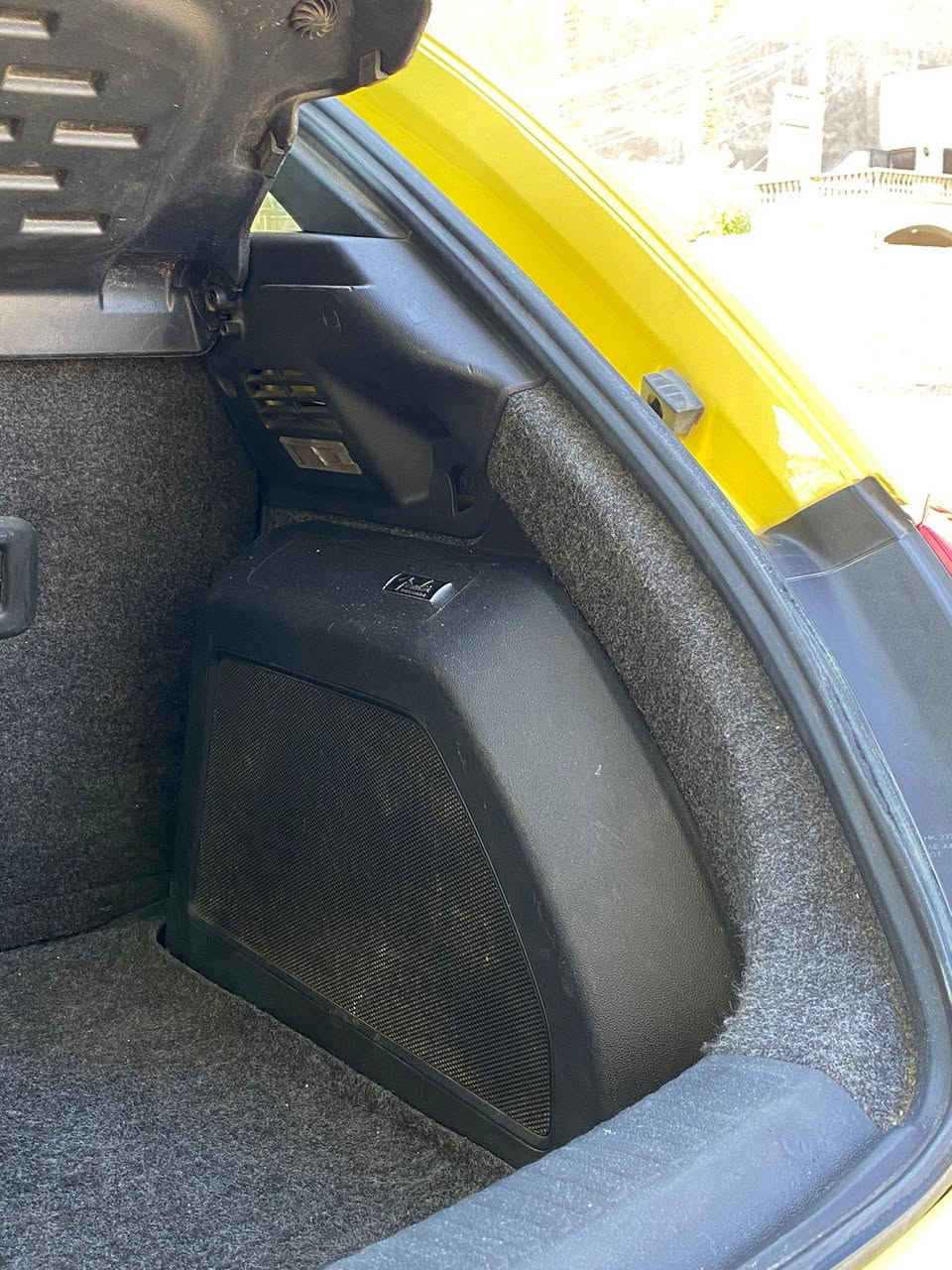 السلام عليكم للبيع فولكس واكن بيتل 2012 فول مواصفات عده البنرامه محرك 5 سلندر 2500 مكينه وكير جدد تبريد ثلج حداديه جديده تخم تاير جديد بصمه دمام بلادي كشنات جلد سياره جديده بشكل وجاهزه عل آخر حبايه حادثه موضح بصوره بيهه صبغ مكانات بدون دواخل السعر 98 
***********
