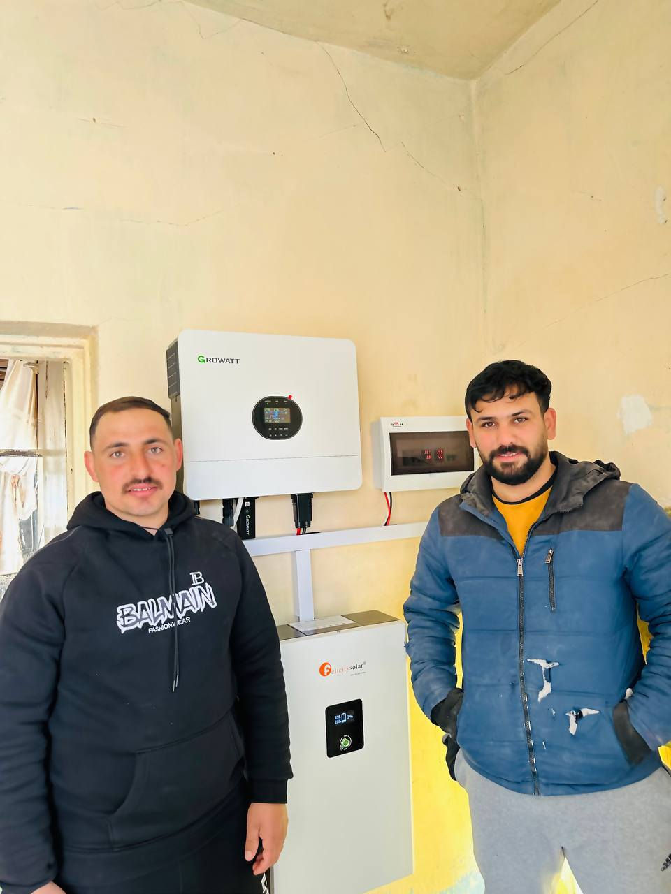 جانب من أعمالنا – شركة آشور للطاقة الشمسية
تم بحمد الله ربط منظومة طاقة شمسية في #طق_طق /   بكفاءة عالية وتشغيل مستقر
🔹 مكونات المنظومة:
▪️ 3ألواح شمسية (إيرا)
▪️ بطارية ليثيوم 5 كيلو واط فلستي
▪️ إنفرتر 6كيلو واط كرواط
⚡ الأداء:
🔸 6 أمبير نهاري
🔸 5 أمبير ليلي
نضمن لكم طاقة مستمرة وتوفير عالي واعتمادية بكل الأوقات
📍 العنوان: أسديرة عليا
👤 بإدارة: أحمد البوحسيب
📞 رقم الهاتف: ***********
آشور للطاقة الشمسية… نكافح الظلام بالطاقة النظيفة
#آشور_للطاقة_الشمسية
#الشرقاط
#سديره_سفلى
#أسديرة_عليا
#الطاقة_الشمسية
#طاقة_نظيفة
