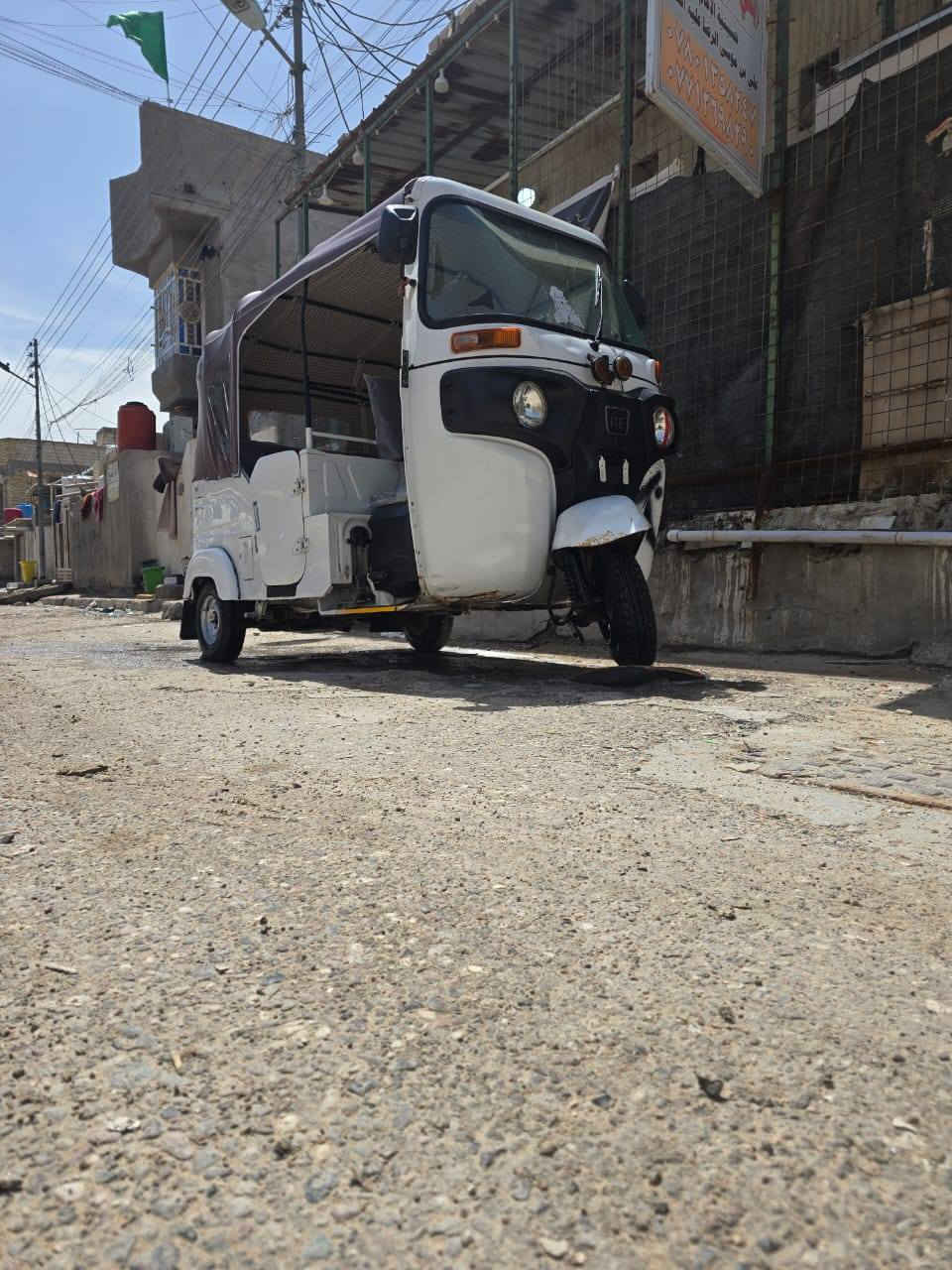 سلام عليكم تكتك البيع موديل 22 شهر 4 سحب أوراق كامله بس رقم شاصي مابيه عنواني بصره  حيانيه شارع سيد رقمي *********** سعر 4650 وبيه مجال
