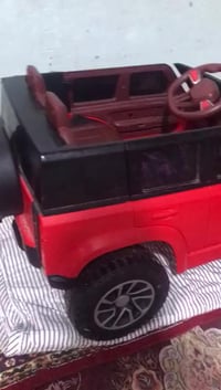 سيارة اطفال جانت تشتغل وتركناها فتره شاحنتها موجوده ومااعرف شنو عطلها ...