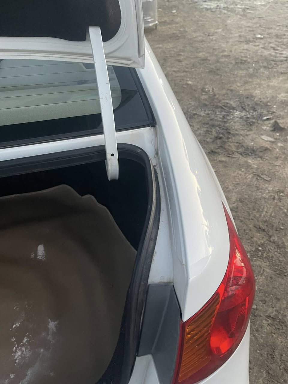 مديل 10 خليجي فقط بارد.  كفالة عامة بدون قطره صبغ جاهز على اخر حبايه. مكينة 1.6  دكشن عالي. مكاني  بعداد النهروان 
*********** ما متواجد ع النت
