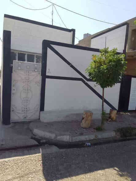 دار ١٠٠م ركن للبيع  زراعي بحي العسكري خلف جامع  سداد ركن نظيفة جدا غرفة نوم وحدة واستقبال وهول ومطبخ مقابله ساحه فارغه للبيع السعر قفل ٣٥ مليون للاستفسار الاتصال على *********** مكتب البلاد للعقار بحي النصر
