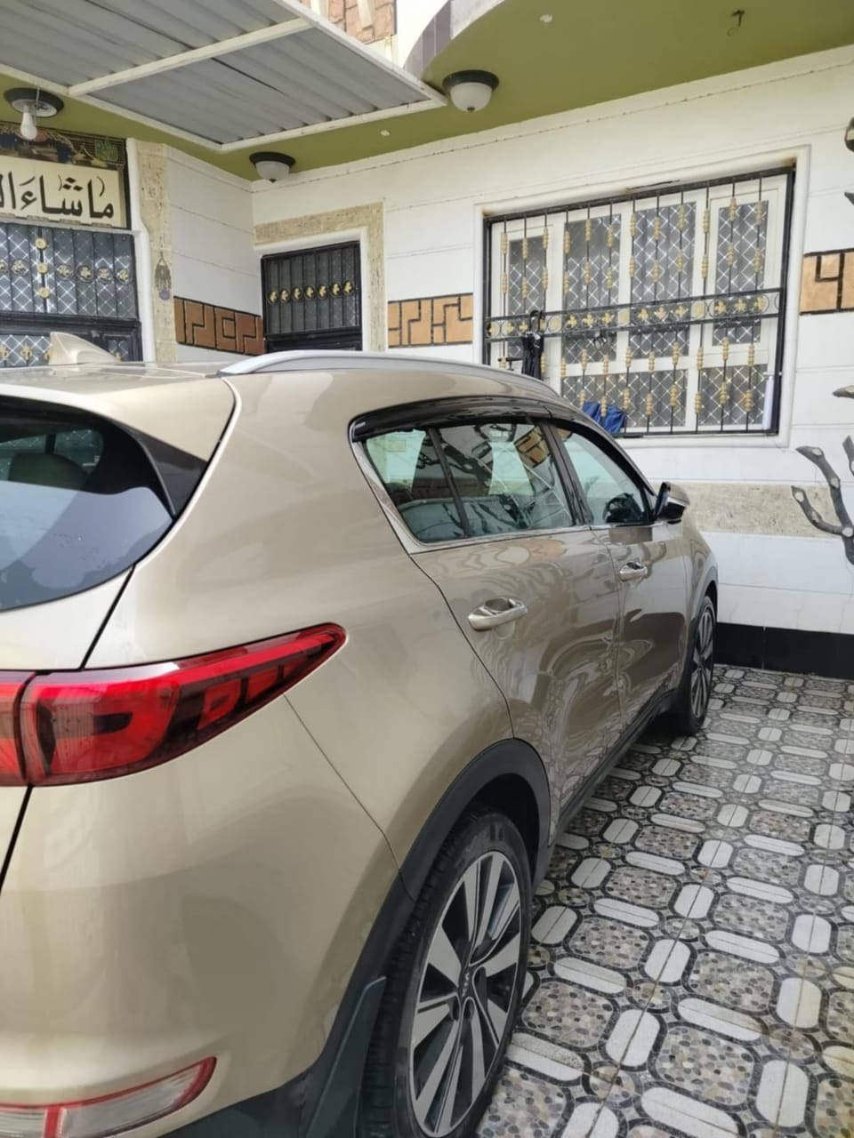 يا الله
سبورج 2017 خليجي 
بيع او مراوس بسبورتج او توسان او راف فور احدث
اللون برونزي (ذهبي)
رقم بغداد الدولي بأسمي تحويل مباشر
مواصفات الخليجية الاعتيادية قطعتين تبريد مري شفط حساسات كامرة دوارة لايت زنون وباقي المواصفات المعروفة
السيارة مكفوولة كفالة عامة من الصبغ والضربة
بيها بارد على 4 اصابع باب الصدر فقط محرك كير حدادية صدر تبريد تدفئة كلة كفالة وجاهزة من كال النواحي 
مكانها ديالى بعقوبة 
للاستفسار اكثر ***********
واتساب او اتصال
السعر 170 وبيها مجال
