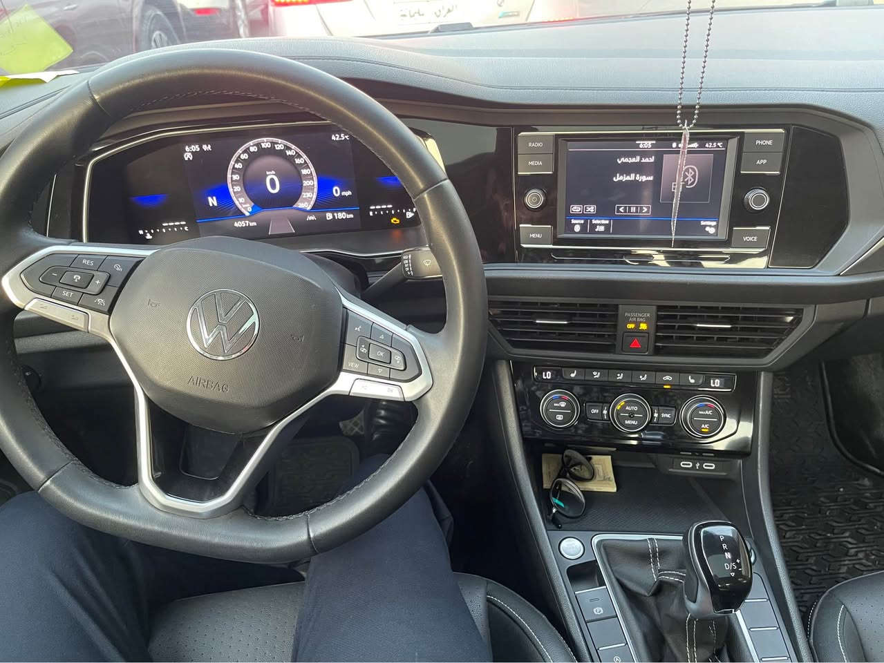 جیتا مۆدێل ٢٠٢٤  
بۆ فرۆشتن و گۆڕینەوە بە سەیارەیەک بە دڵم بێت
  مواسەفات  SE plas  فول فولە بەس ناو ڕەشە
  پانۆراما کوشن جلد کوشن خەزن کوشن کارەبا
 بەسمە شاشە لەمس کامێرە لایتی پێشەوە لید 
تەبریت  ٣ مۆدی لێخورین eco sport normal
کوشن هیتەر car play بلوتوز سوکان ڤۆلیۆم 
تەحدید سورعه usb سیستەم ئەندرۆید
ئۆتۆ بڕێک ئاوێنە کانی ڕادارە راداری پشتەوە
خەتی جادە برێک بەسمە دەرگای بەسمە
دووپارچەی بۆیاخە تەنها بۆنیدو چەمەلەخ 
ئێرباگی سیستەم کراوەتەوە
 هەندێ مواسەفاتی تریش
گێر و مەکینەی بەشەرت 
٥٠٠٠ هەزار کیلۆمەتر ڕۆیشتووە سەیارەکە لۆک لۆکە 
 چاڵ و سارد و شوختی نییە چوار تایەو ویلی لۆکی لەژێرە 
رەقەم سلێمانی هەموو شتێکی تازەیە تا ٢٠٣٠
شوێن:سلێمانی
نرخی 195 گەڵاو مەجال
***********
*********** السليمانية, العراق
