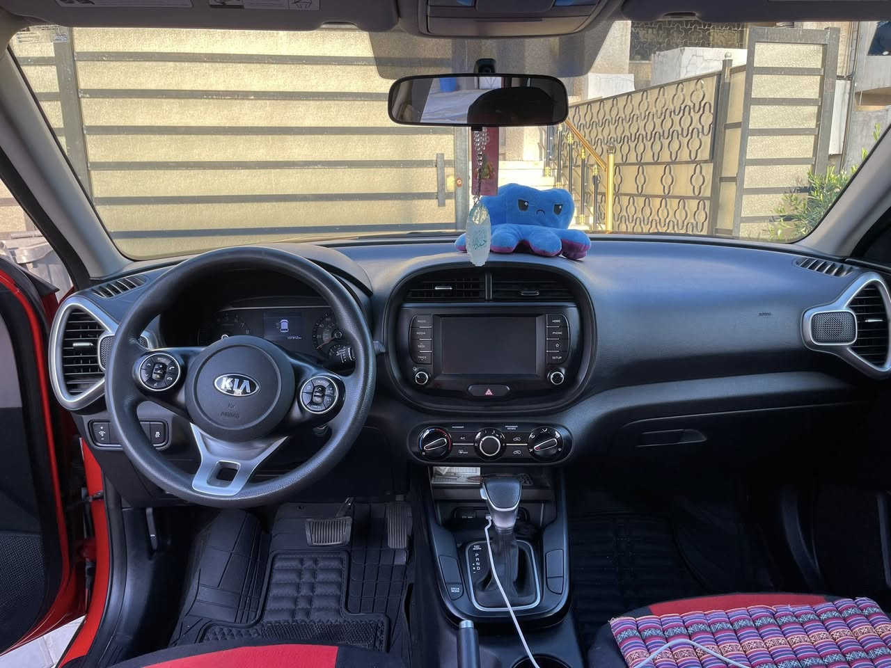 كيا سول 2021 احمر اللون رقم بغداد مواصفات s نص فول
محرك دوش المرغوب تحكم سترين جهتين ٣ وضعيات قياده مانع انزلاق مثبت سرعه 
السياره خير من الله واحله من الصور 
حادثها خفيف كلش  موضح  بالمنشور بيها ملاحضات بسيطه  شخوط بلباب من ضعاف النفوس 
للاستفسار الاتصال ع الرقم ***********
السعر 140$. وبيها مجال بسيط
