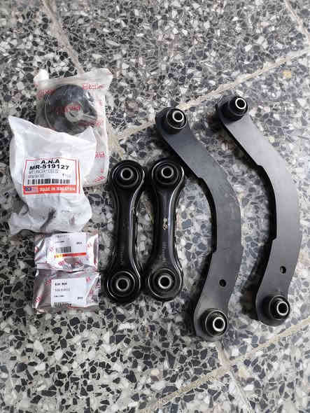 صدر خلفي لانسر بومه كامل مع الدبلات ب125 للحجز واتساب ***********
