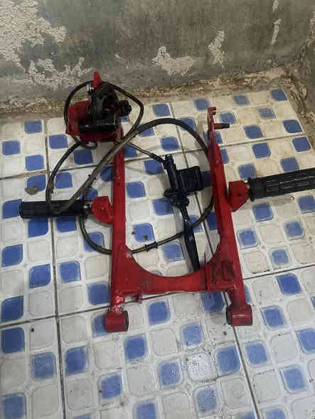 بريك عمبار و ويل كامل جيب وشد ماشه مصبوغه حراري حته براغيه موجودات توه فتحته من الدراجه بريكه لمسه يخبل صارلي اقل الشهرين من شاده بـ١٢٥  
سعرهن ٧٥ كلهن مكاني كزيزه رقمي ***********
