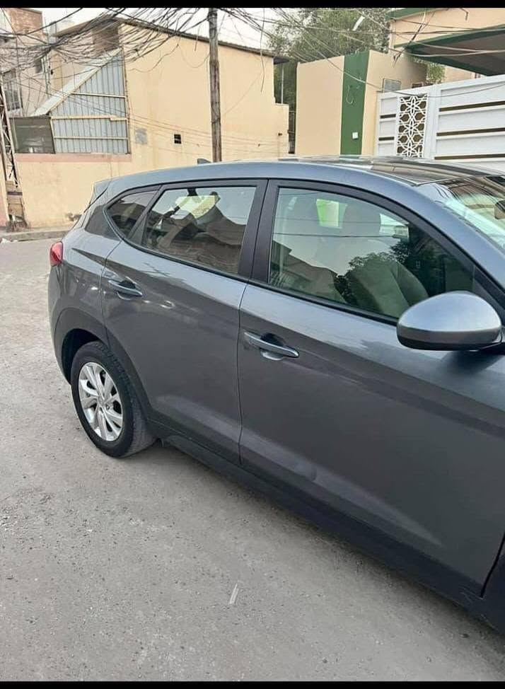 توسان امريكي2019حادث جاملغ امامي بدون دواخل
جاملغ مبدل نفس اللون وباب السائق مرشوش توحيد للون 
مواصفاته معروفة 
محرك gdi
محرك كير خير من الله على وضع الشركة
شاشة تحكم ستيرن حاكية بلوتوث سايد بريك دكمه 
السعر ١٥٥ 
***********
