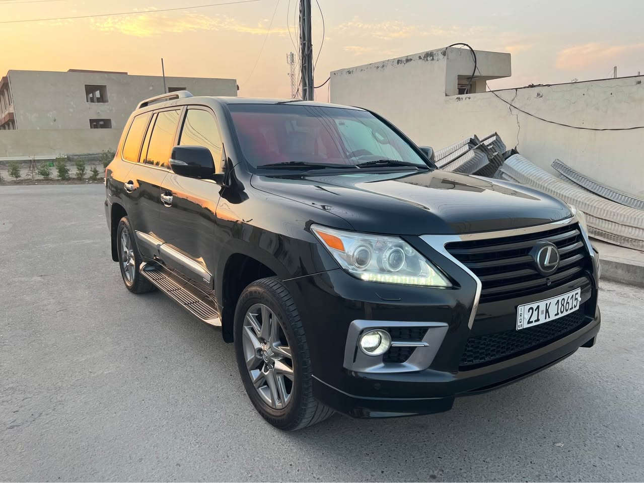 السلام عليكم للبيع او مراوس بسياره اقل  
لكزس LX570  2012   سبورت S اعلى فئه بالكزس مواصفات الكزس معروفه بريم كفاله عامه من صبغ وضربه او فتح  كلشي بيها على وضع الشركه ماشيه 97 السياره كلها على البلاد ما ملعوب بيها من محرك وكير وتبريد و صدر جكات صعود ونزول  فقط بيها مكانين بارد صغار  
رقم سليمانيه سنويه 2030 باسمي تحويل مباشر  
السعر 375 وبيها مجال للطيبين 
*********** 
*********** بغداد, العراق
