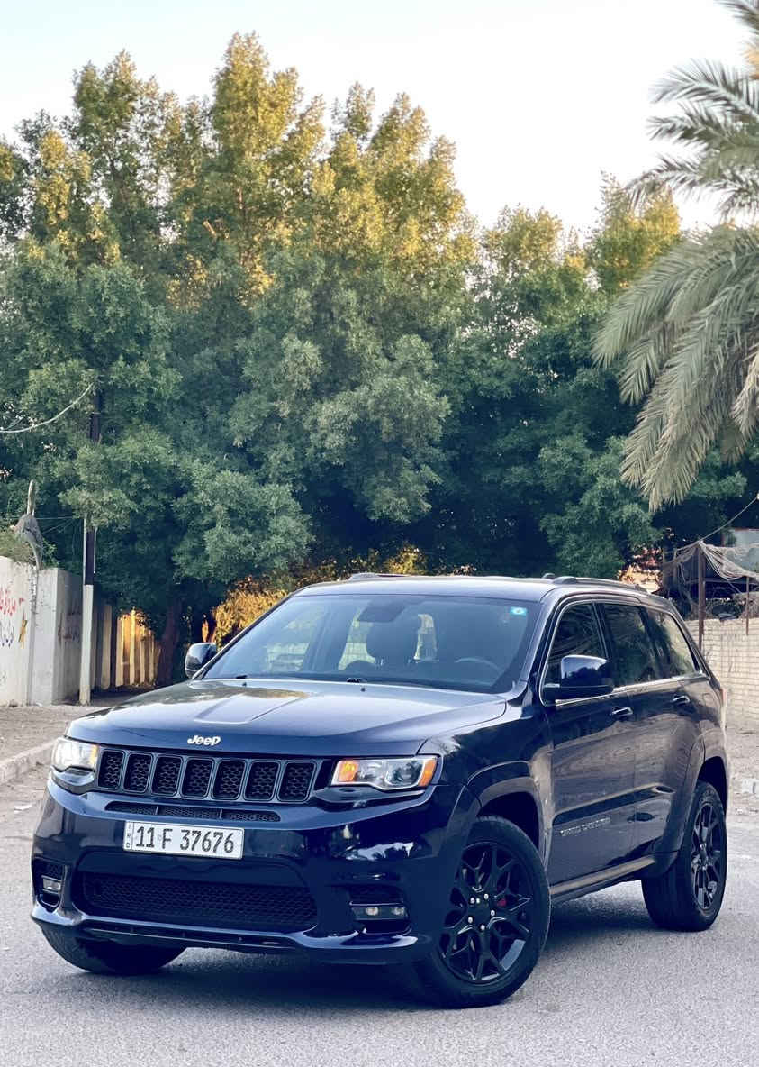 السلام عليكم 
جيب لاريدو موديل 2017 رقم بغداد باسمي 
حادثه جدا بسيط طخه بالبند وشويه بالجاملغ 
وبيه صبغ جاملغ امامي الايسر فقط رش توحيد لون
مكينه مامفتوحه بلاديه
ماشيه 98 الف
كشنات جلد
بصمة تشغيل 
اوتو فور ويل 
فول تحكم استيرن
شفتات بالستيرن
حساس خلفي 
اوتو ستوب 
شاشه كار بلي
كامرا خلفيه
 منضومة زنون عالي ناصي اصليه
السياره محدثه بالكامل SRT
دعاميات ودوس وصالنصات 
ويل 20 خليه
السياره جاهزه كير ومحرك وحداديه وتخم تاير وتبريد وتدفئه
احله من الصور وبالعافيه على الي ياخذها
السعر 177 وبيه مجال 
عنواني بغداد 
متواجد واتساب 
***********
