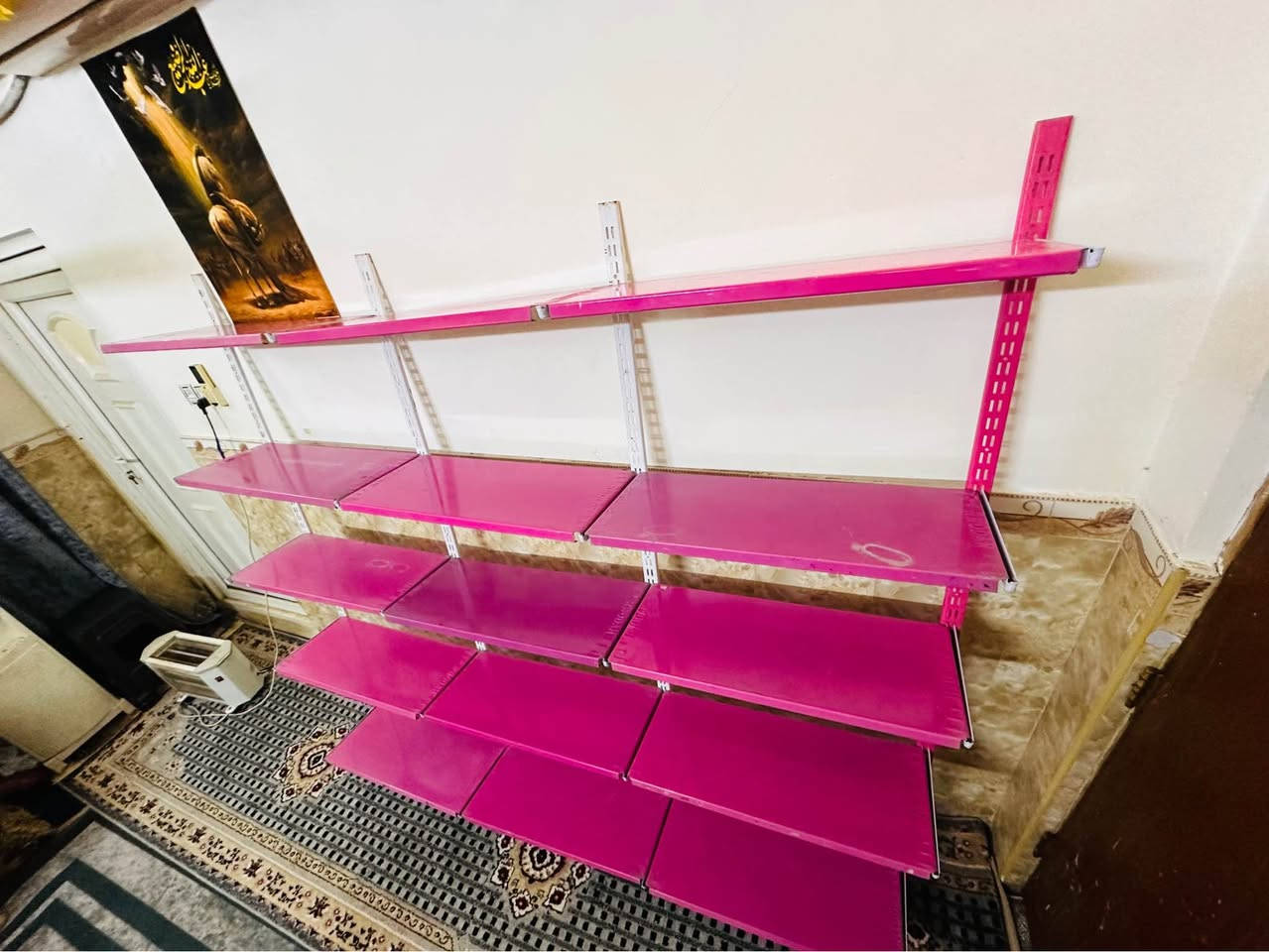 سلام عليكم رفوف حديد للبيع 15 رف كاملات مابيهن نقص 
عرض 3 متر ارتفاع 2متر ونص .. مكاني كوفة حي كنده  65 ألف 
***********
*********** النجف, العراق
