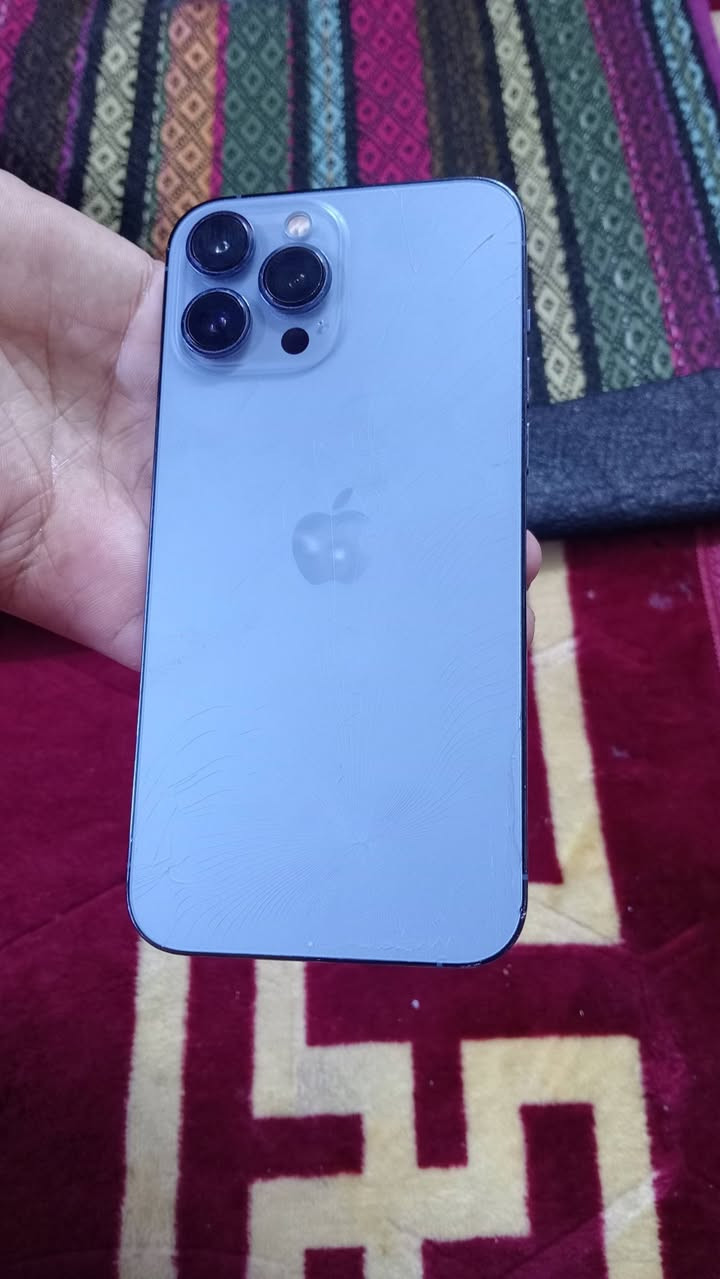 للبيع ايفون 13 برو ماكس شرق اوسط بطاريه 85 السعر 700 وبيه مجال الرقم ***********
