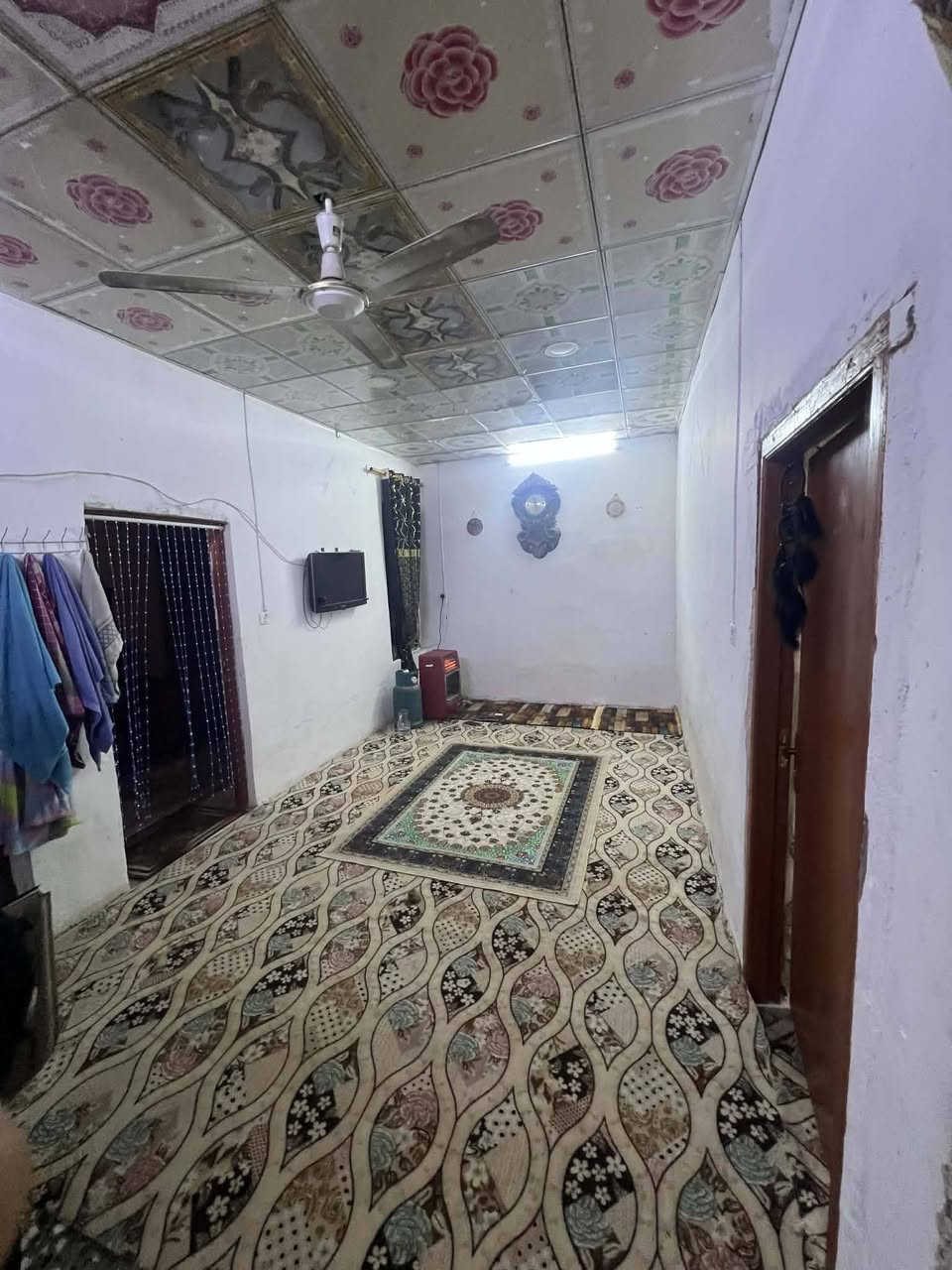 سلام عليكم بيت للبيع كوفه علوت الفحل قرب الكنطره عامود 46شارع المشايه مساحته 125 سند25 عقد محكمه بيت مرتب سعر42وبيه مجال مكلف بل نشر رقم صاحب البيت ***********
