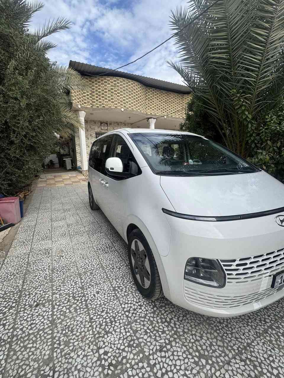 السلام عليكم ستاريه مديل 22كفاله عامه  او بسمي رقم خصوصي  8 راكب حساس امام خلفي كامره مانع نزلاق رادارجانبي او امامي الايت اربع عدسات زنون الد ترحيب ***********
