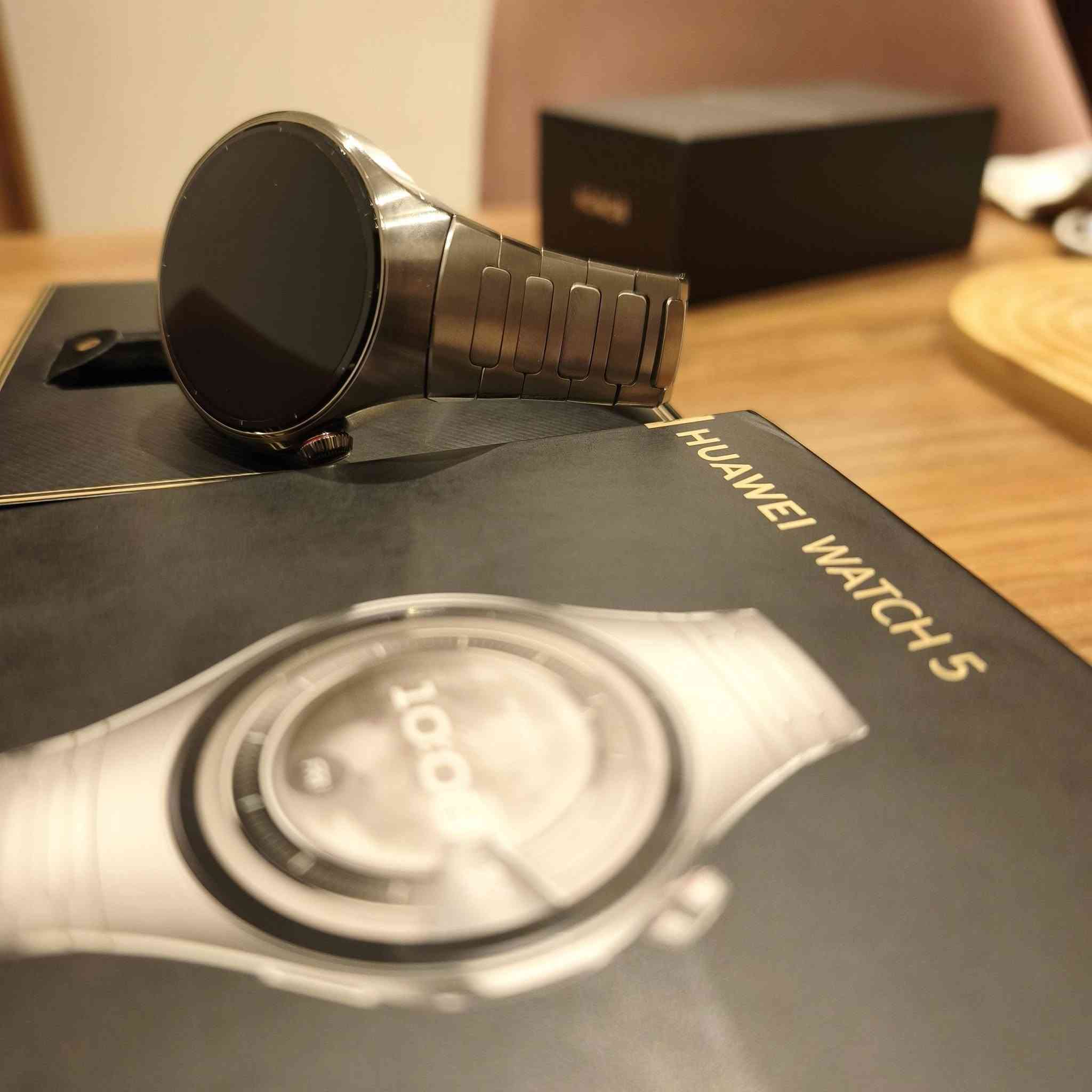 السلام عليكم
توفرت ساعة هواوي واچ 5 تيتانيوم 
حجم 46 ملم نظافه 100 كامل ملحقات
السعر 600 الف قفل
يوجد توصيل محافظات 
العنوان بغداد الدورة ابو طيارة
***********
