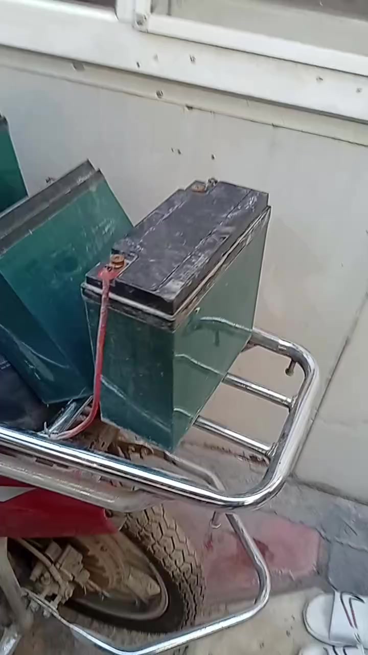 عنوان بغداد نفق الشرطه مقابل مشويات ابو طيبه 
دراجه شحن كوم حديد عاطله ماعرف شنون عطل مالته
سعر مالته (١٠٠)وبي مجال يريد خابرني خاص ماعندي 
اني مكلف بالنشر خابر صاحب دراجه 
***********
